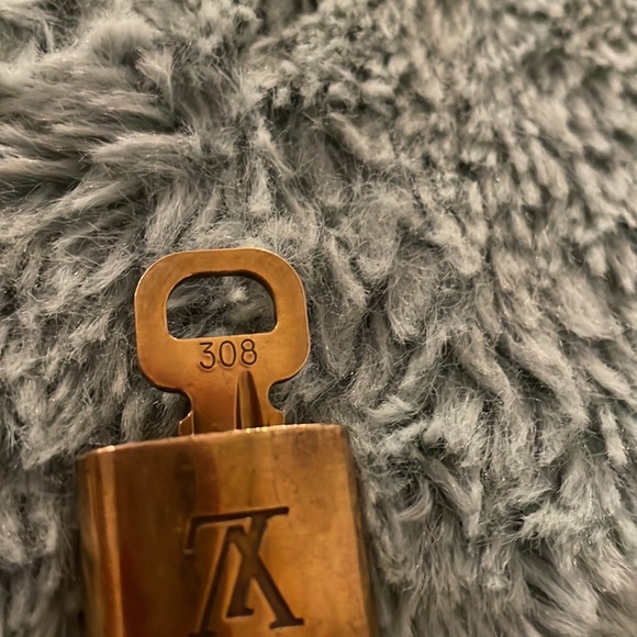 Authentic #308 LV Padlock and key - Picture 3 of 4